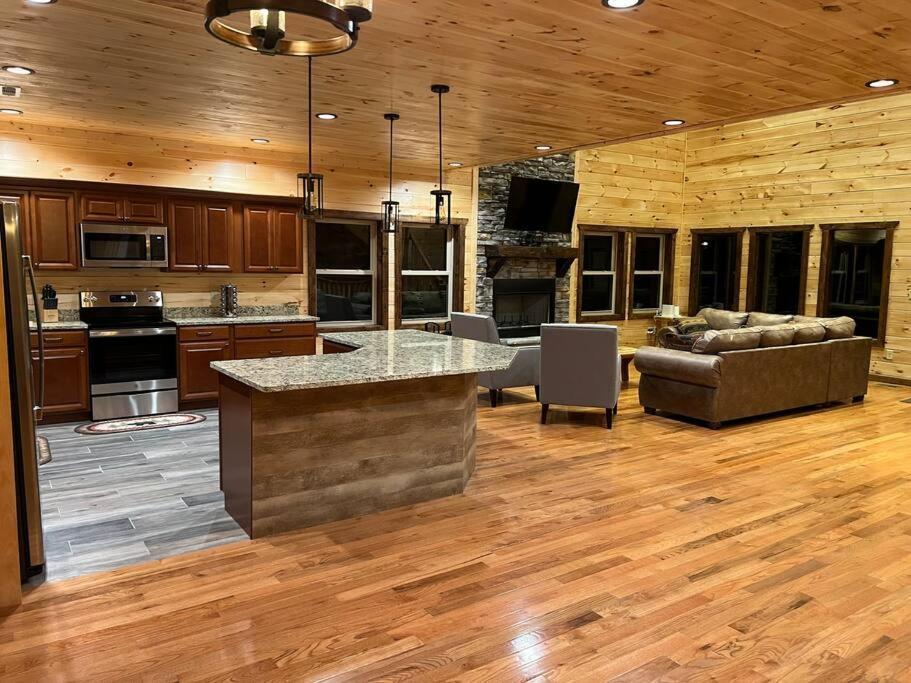 * * 4 Master Bedrooms, Views, Theater, Arcade, Evc Gatlinburg Extérieur photo